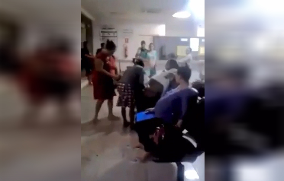 Uma mulher, de 21 anos, deu à luz a uma criança na recepção do Hospital e Maternidade Dona Íris, no Setor Vila Redenção, em Goiânia. (Foto: Reprodução)