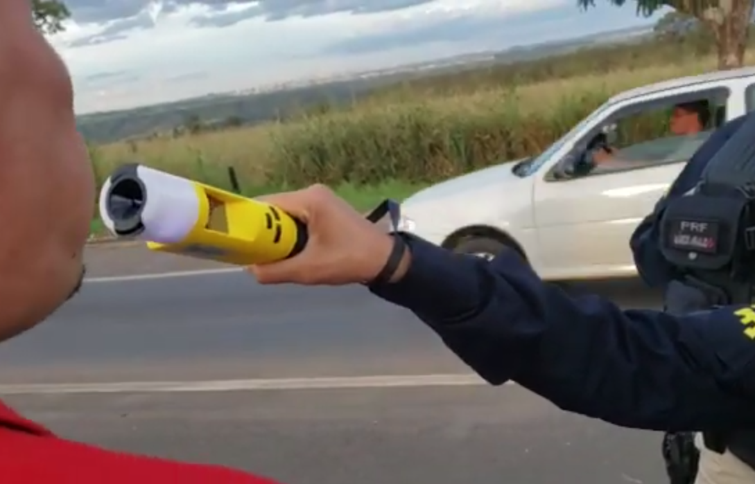 Número de motoristas dirigindo alcoolizados aumenta no fim do ano, afirma DICT