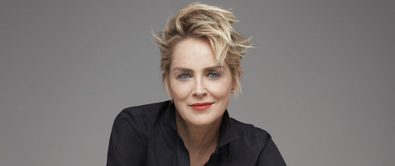 Sharon Stone revela ameaças de demissão por exigir atuar só com vacinados Sharon Stone está 'saindo' com rapper 38 anos mais novo; confira Sharon Stone entra em app de namoro e tem conta bloqueada após suspeita de usuários