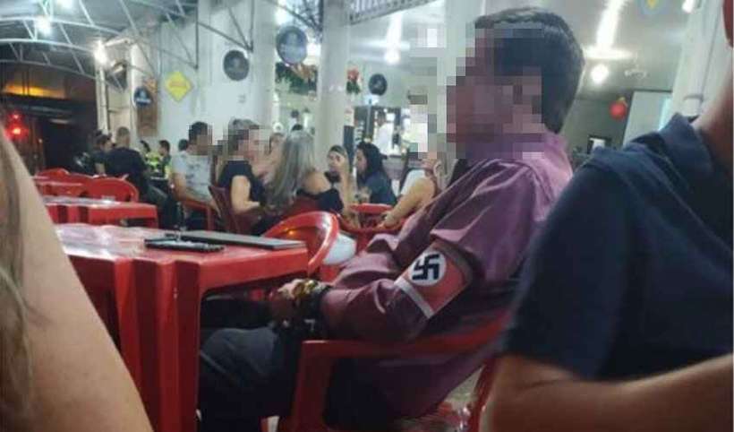 Imagem de jovem com suástica no braço em shopping de Curitiba viraliza na web