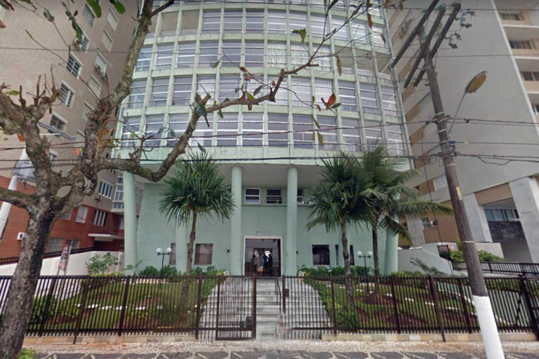 Menino de cinco anos morre ao cair de 5º andar de prédio em Guarujá