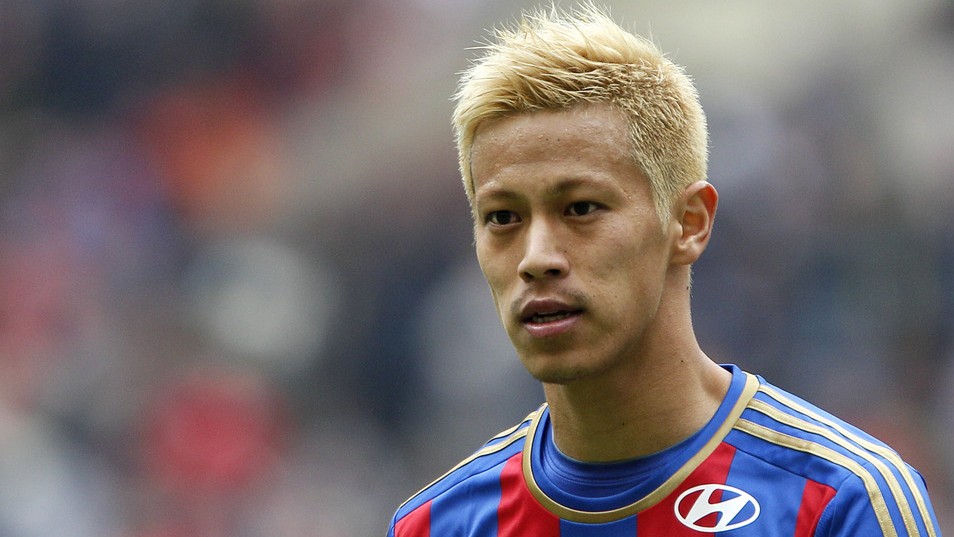 Botafogo acerta a contratação do meia japonês Keisuke Honda