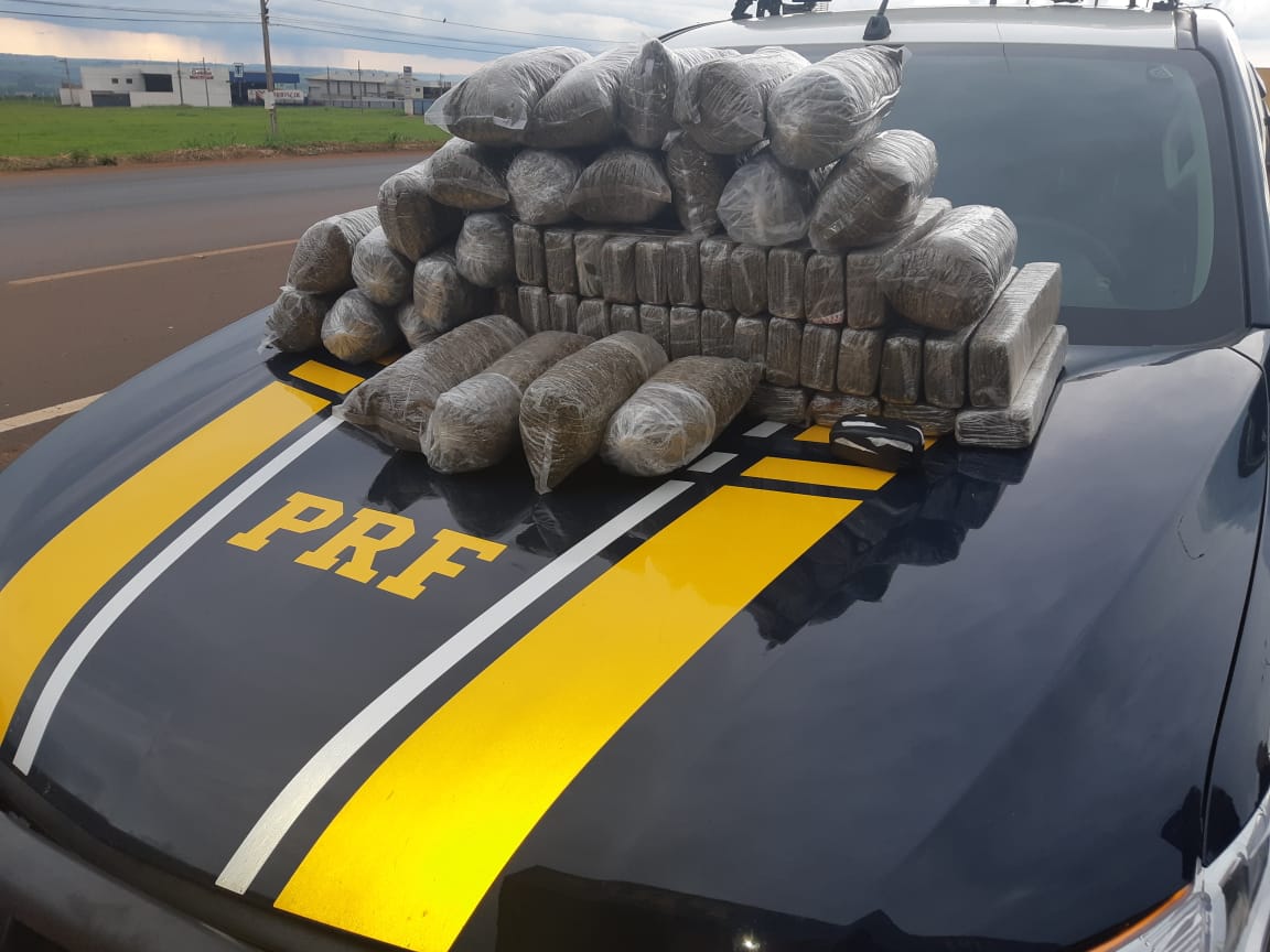 PRF apreende maconha em carro que transportava bebê em Rio Verde