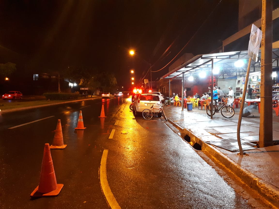Um homem, que não teve o nome e a idade revelada, ficou gravemente ferido após colidir com uma motocicleta em Goiânia. (Foto: Divulgação/Dict)