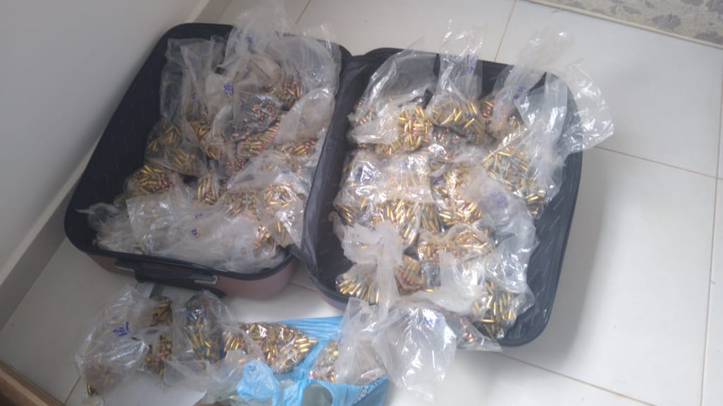 Dois homens foram presos suspeitos de tráfico de drogas em Goiânia e Anápolis, na tarde desta quarta-feira (9).(Foto: Divulgação/PM)