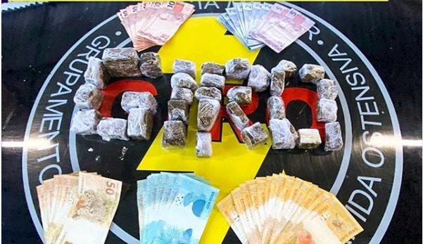 Suspeito de tráfico é preso com 32 porções de maconha