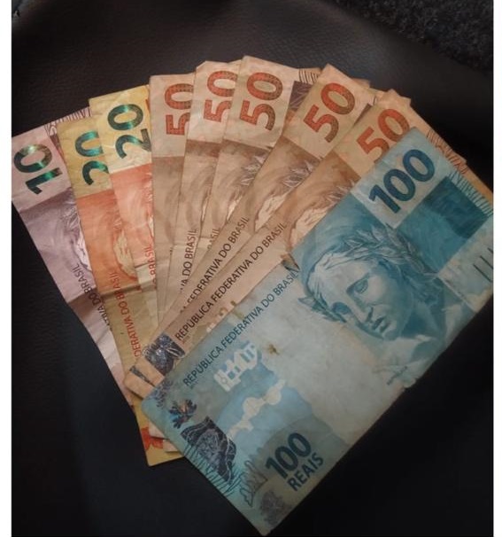 Entregador de comida por aplicativo é preso com drogas, em Goiânia