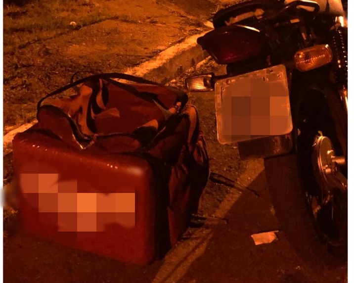 Entregador de comida por aplicativo é preso com drogas, em Goiânia