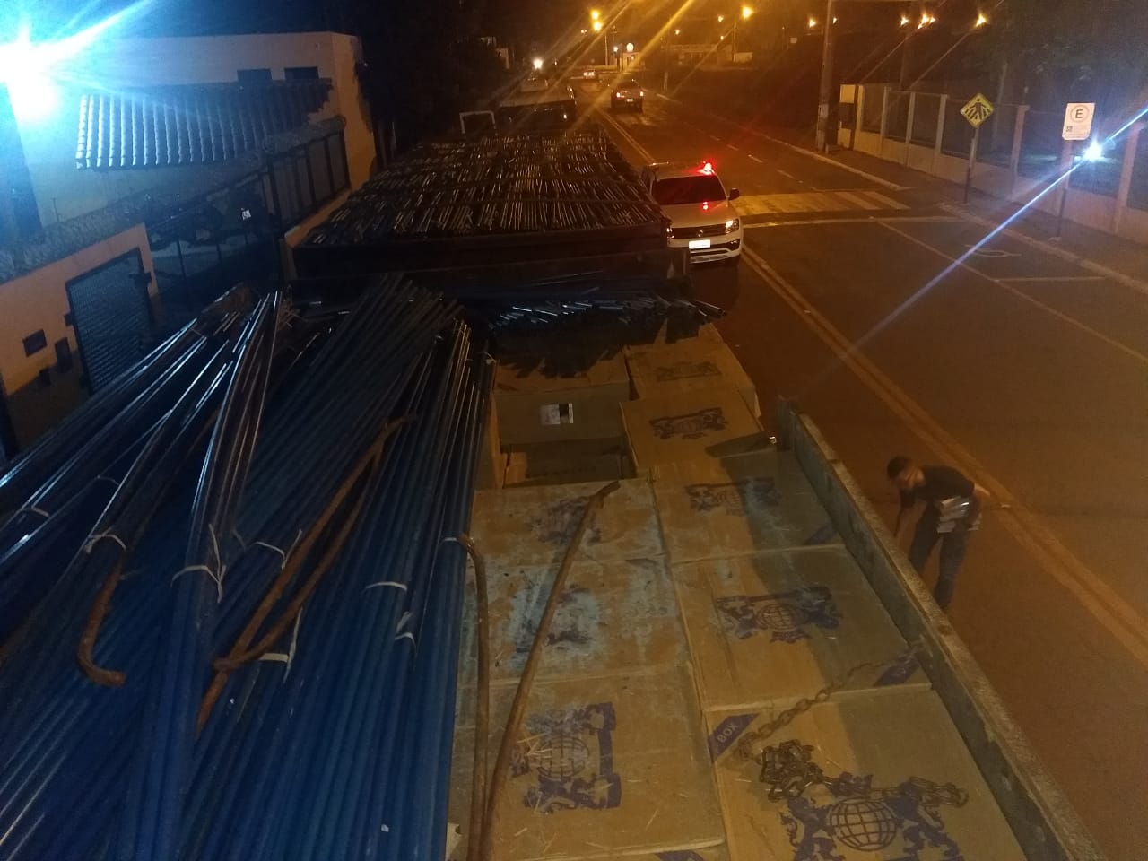 Cerca de 3 mil caixas de cigarros contrabandeados são apreendidos, em Santa Helena de Goiás