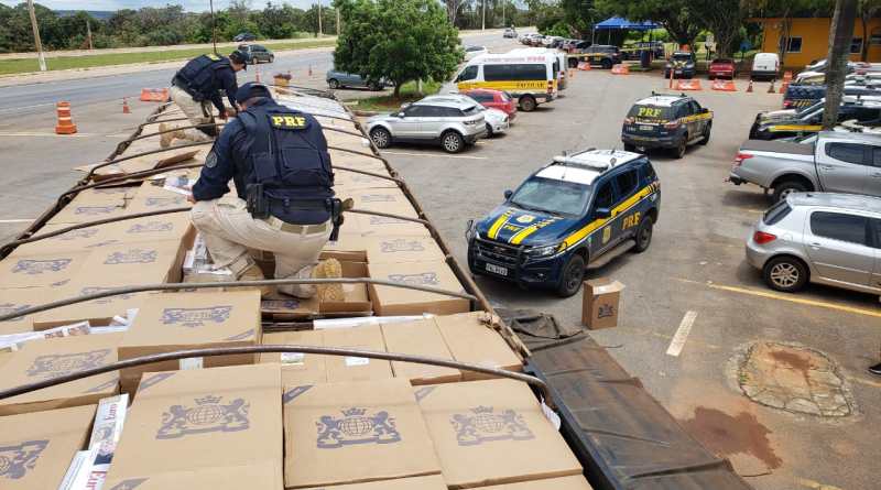 Carga de cigarro contrabandeados avaliada em R$ 2 milhões é apreendida, em Luziânia