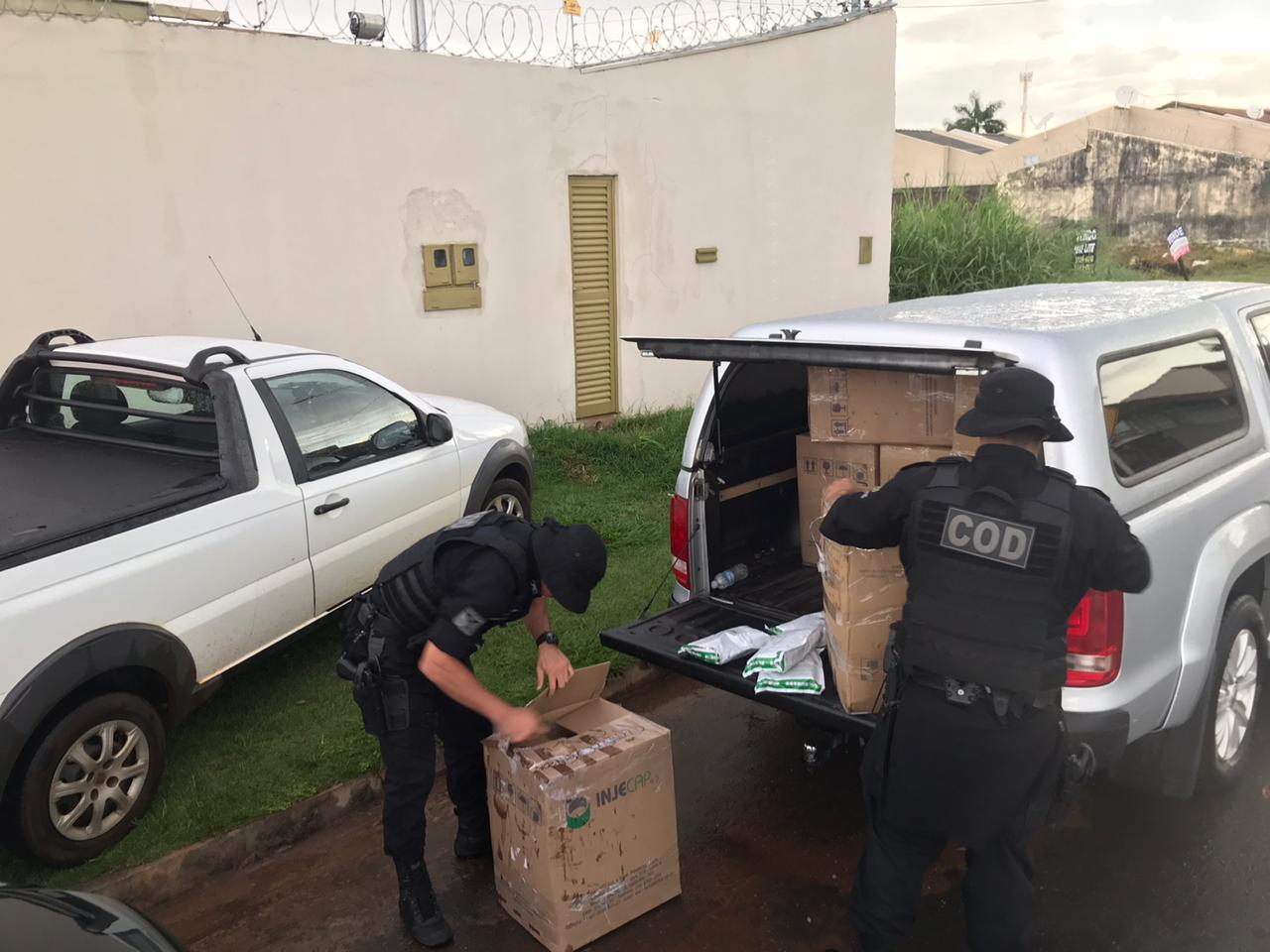 Uma carga de agrotóxico chinês avaliada em R$ 1 milhão foi apreendida em Goiânia, na noite desta segunda-feira (27). (Foto: Divulgação/PM)