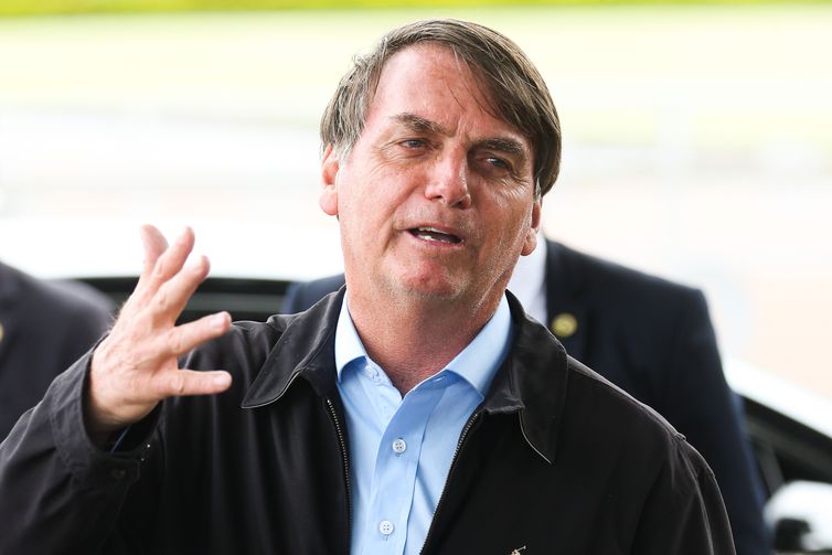 Bolsonaro diz que governadores do NE fazem política ao não aderirem à escola cívico-militar