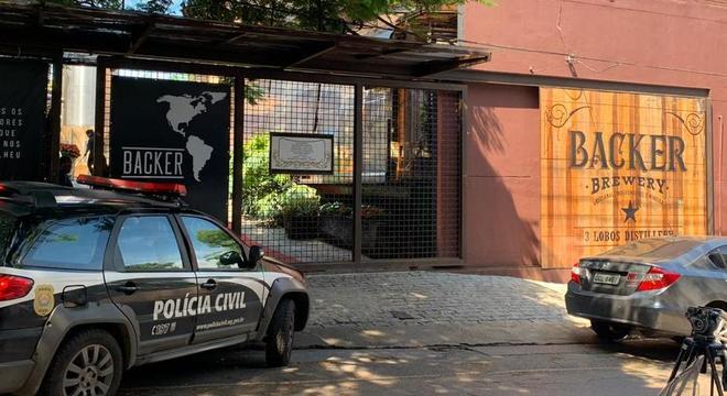 Mais uma vítima internada com a suspeita de ter sido intoxicada após ingerir cervejas da empresa mineira Backer morreu (Foto: Kiuane Rodrigues/ Record Tv Minas)