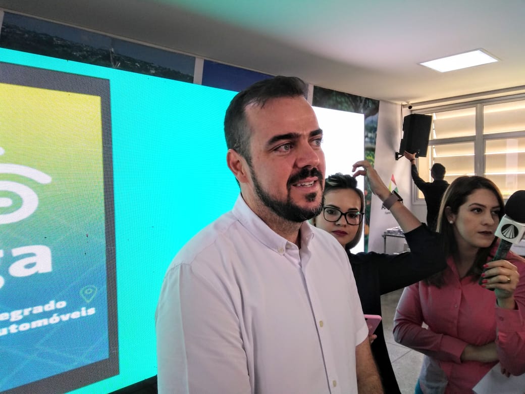 Prefeito Gustavo Mendanha ainda não definiu vice