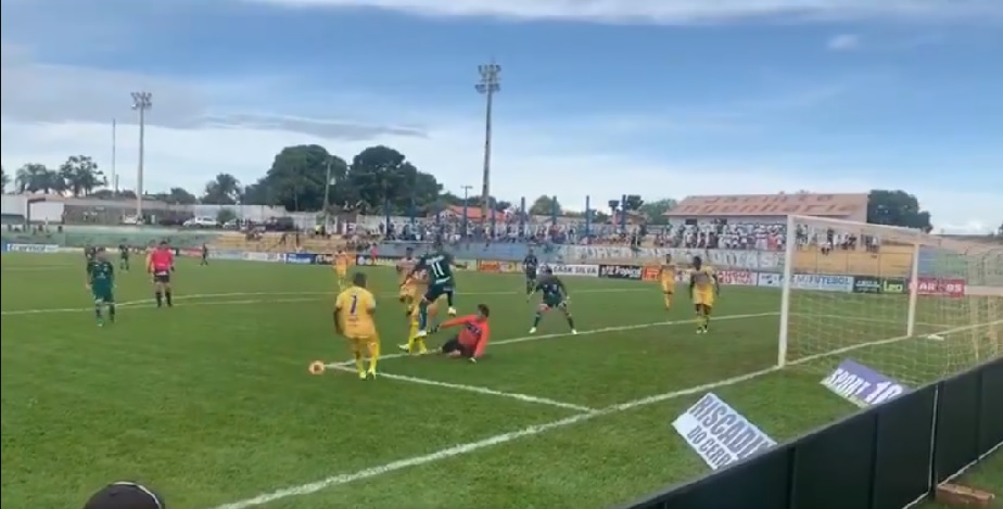 Goiás joga mal e empata com o Iporá
