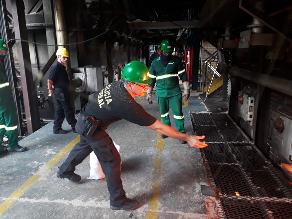 PF incinera 1,2 tonalada de cocaína apreendida, em Natal