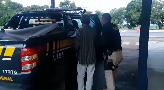 Um homem de 59 anos, foi preso na tarde desta quarta-feira (1º), na BR-153, em Uruaçu, por dirigir sob efeito de bebida alcoólica e sem CNH. (Foto: Divulgação/PRF)