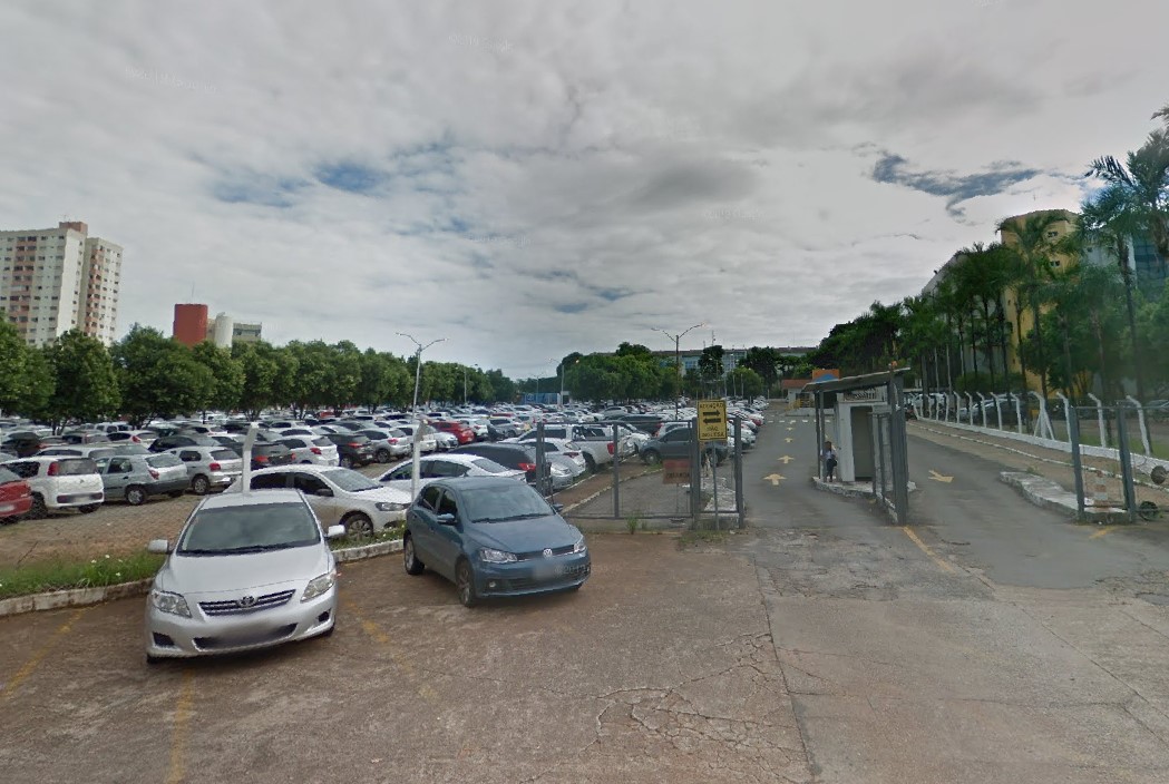 Estudante que teve carro arrombado será ressarcida por universidade, em Goiânia