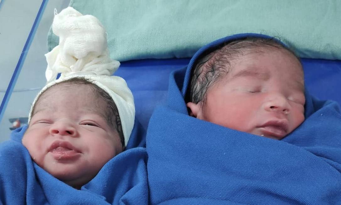 Gêmeos nascem em anos diferentes no Rio; mãe está preocupada com os aniversários