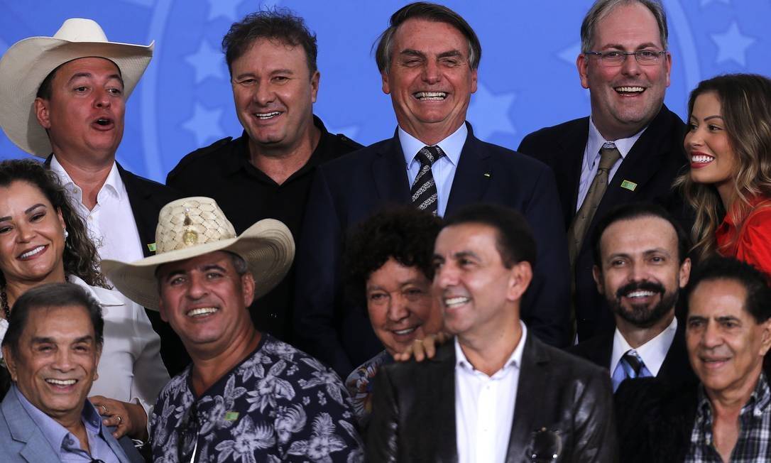 Bolsonaro encontra sertanejos e discute fim da meia-entrada