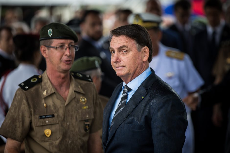 Em entrevista ao programa Domingo Espetacular, da TV Record, exibida neste domingo (8), Jair Bolsonaro afirmou que terá que passar por nova cirurgia. (Foto: Zanone Fraissat/Folhapress)