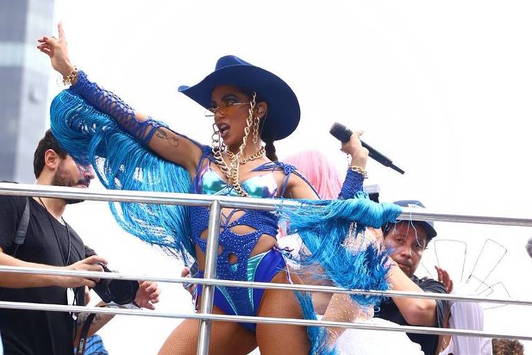 Bloco da Anitta no Rio tem furtos e cantora pede expulsão de ladrão