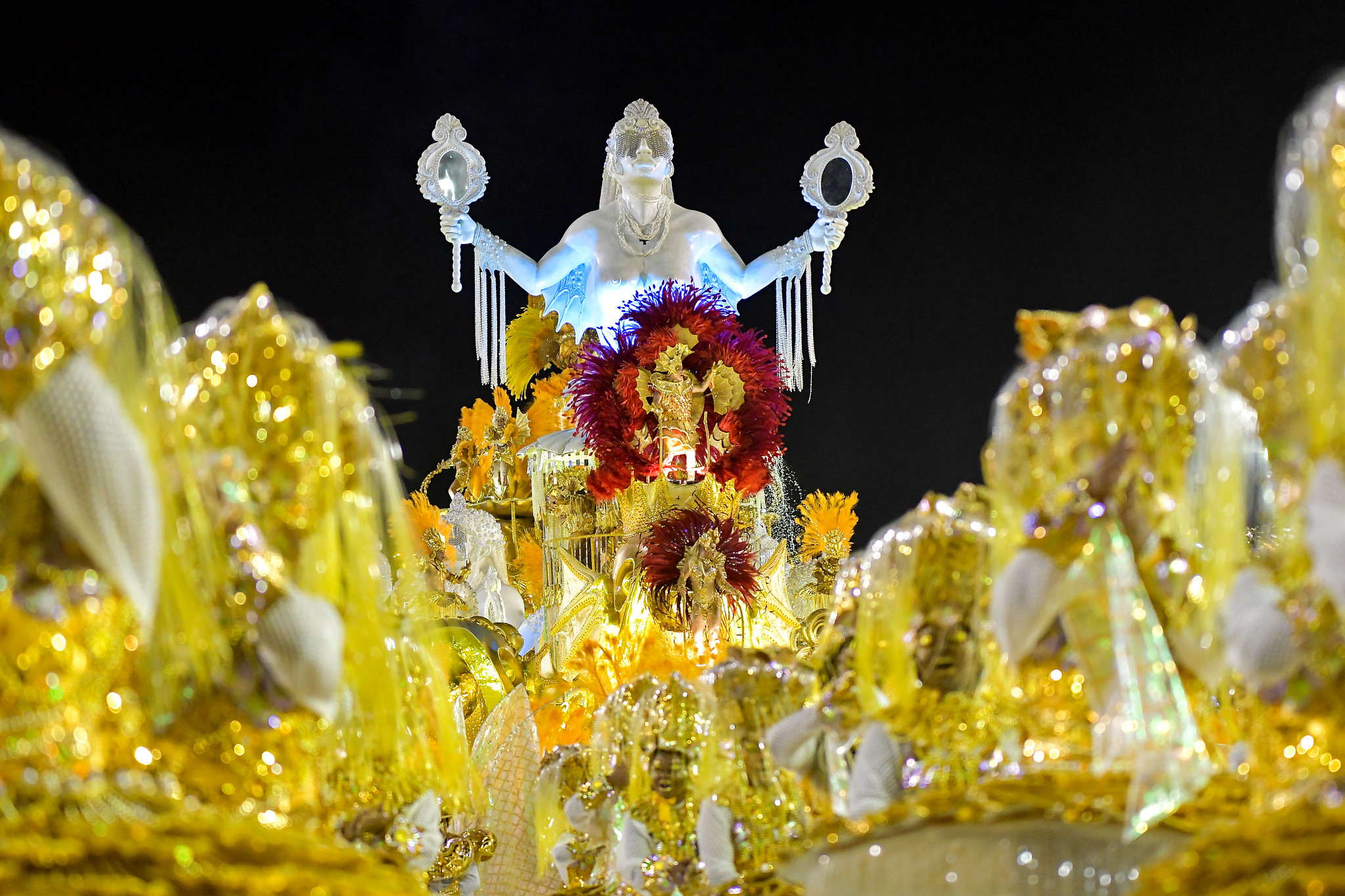 A Unidos da Viradouro celebra as Ganhadeiras de Itapuã, mulheres que com sua bravura e valentia fizeram parte do início da história de liberdade do país.