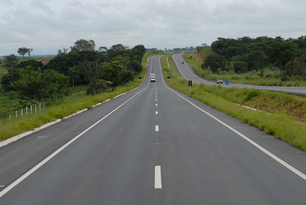 Filho e Pai são presos por porte de armas restrita na BR 153 em Itumbiara