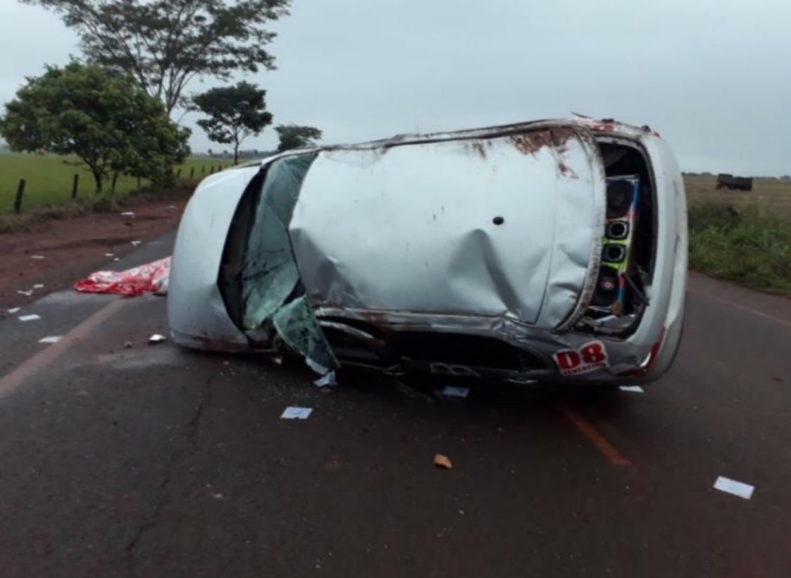 Acidente de carro mata uma pessoa em GO 206