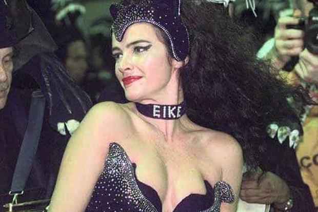 Gracyanne vai a baile de Carnaval usando coleira com nome de Belo