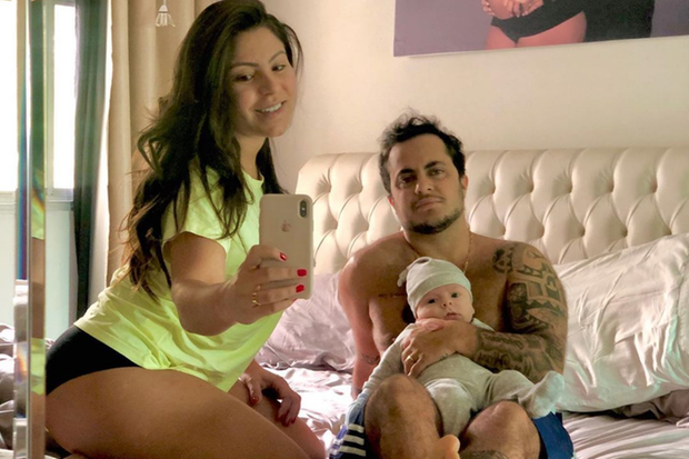 Thammy Miranda e Andressa Ferreira mostram primeiro Carnaval do filho