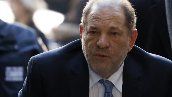 Harvey Weinstein é condenado a 23 anos de prisão por crimes sexuais
