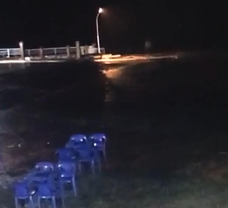 Corpo de homem desaparecido é procurado por mergulhadores do Corpo de Bombeiros no Rio Araguaia, em Aruanã