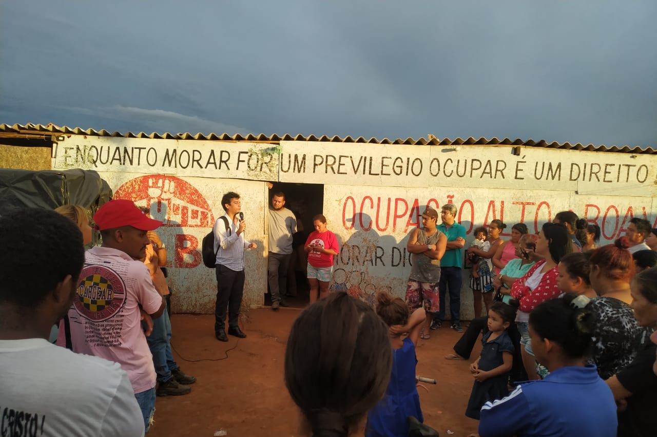 Ocupantes do Alto da Boa Vista realizam ato no Terminal Garavelo, na sexta