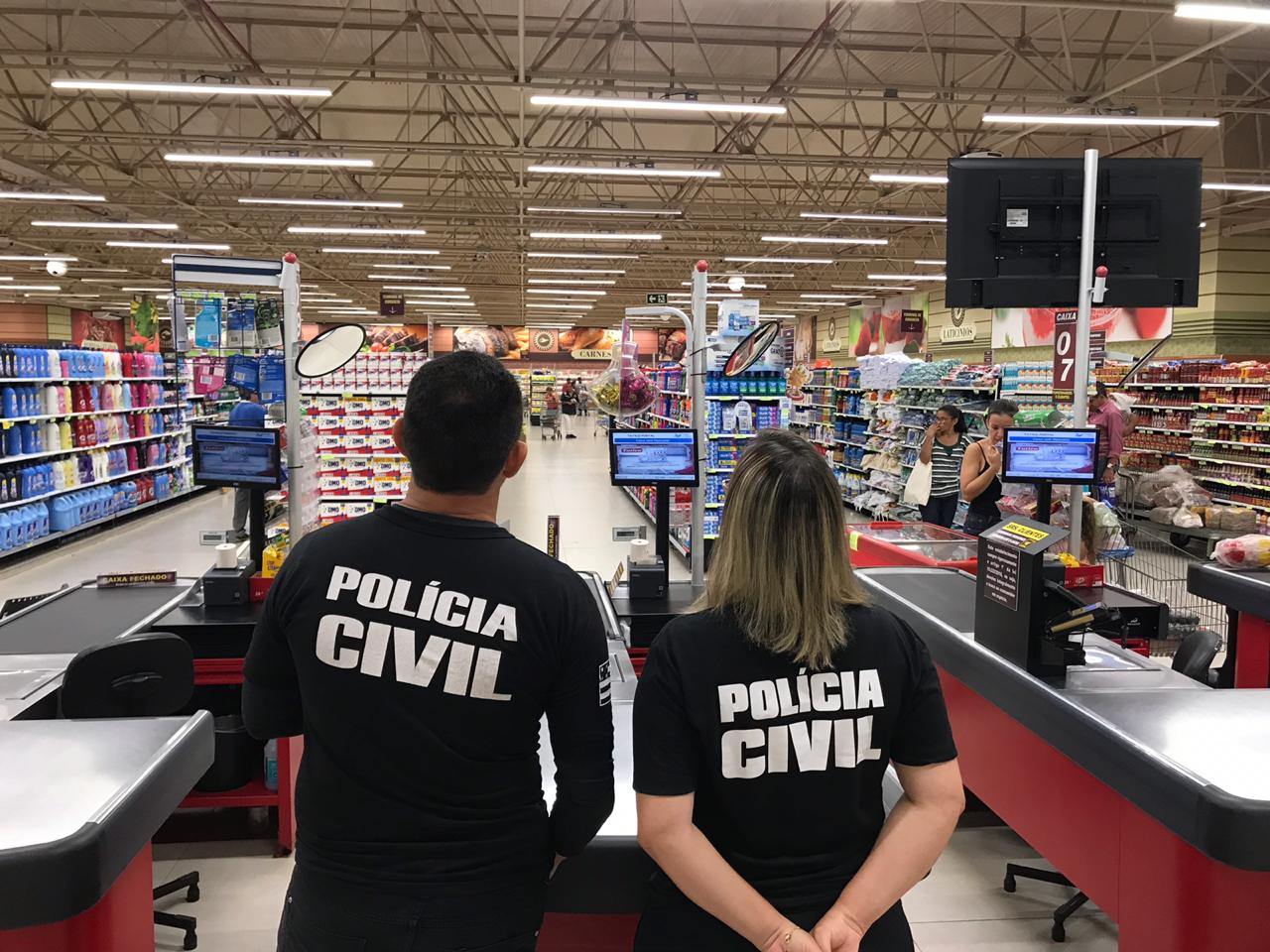 PC cumpre mandados contra supermercado e empresa questiona valor apresentado