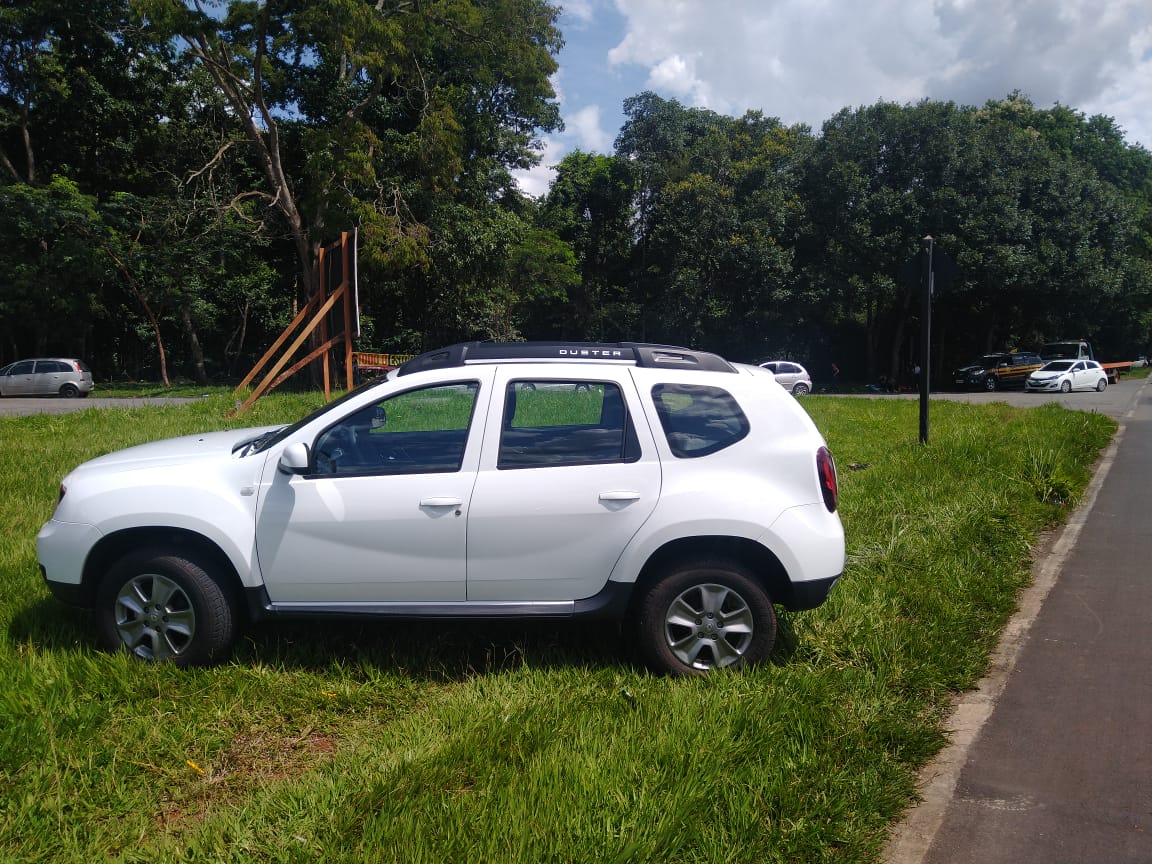 Cem carros são autuados e 12 apreendidos próximo a galpão de loja de móveis na BR-153, em Goiânia