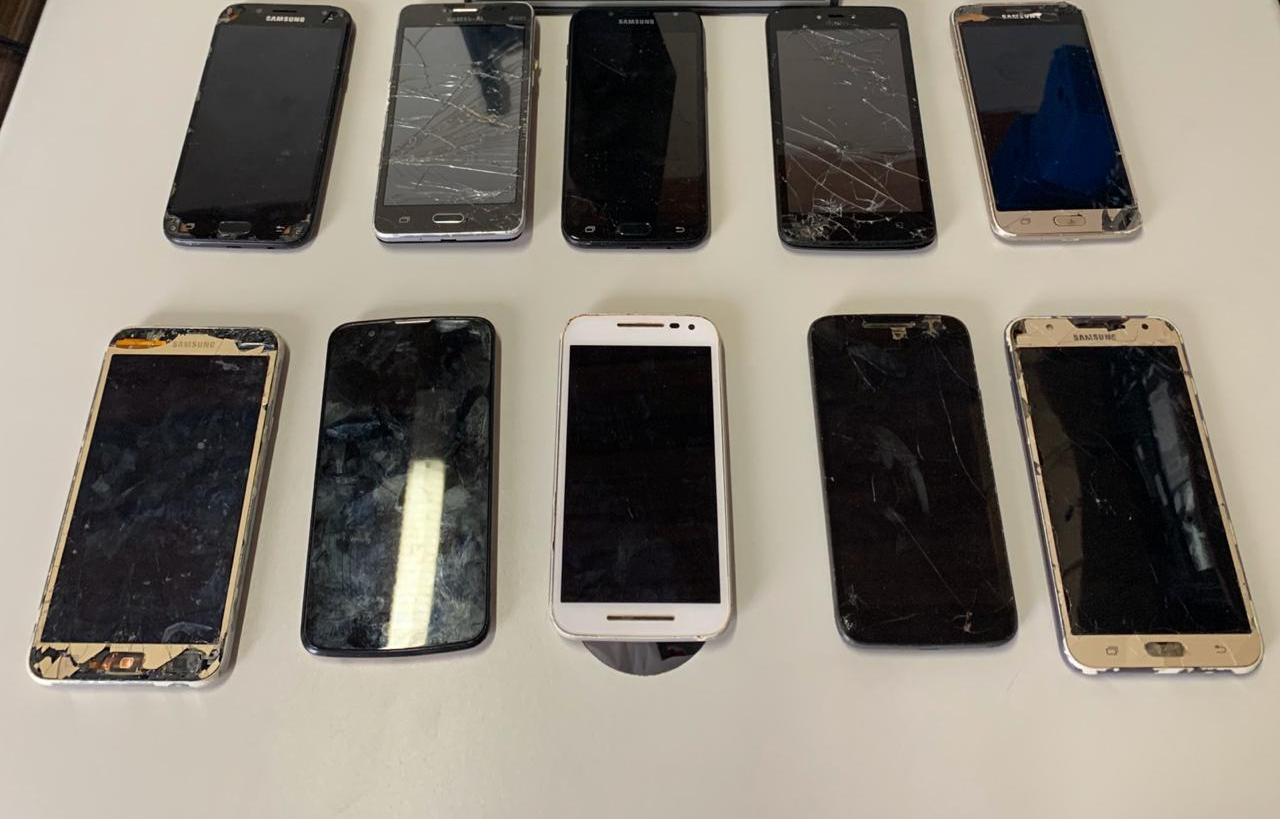 Vinte e quatro celulares são apreendidos nas unidades prisionais de Catalão e Jataí