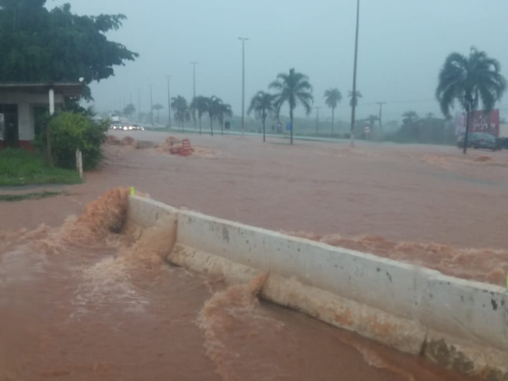 Forte chuva interdita BR-040 por 50 minutos