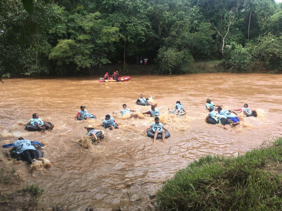 Em competição do Rally de Boias, em Jaraguá, dupla fica ilhada e precisa ser resgatada