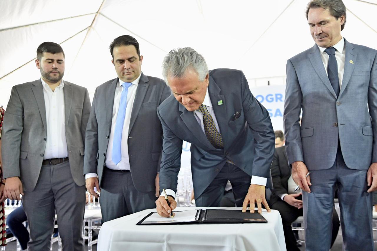 Novo convênio de Anápolis com Saneago prevê fiscalização de serviços pela AGR