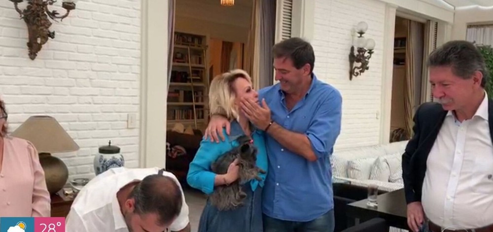 Ana Maria Braga se casa com francês durante tratamento de câncer