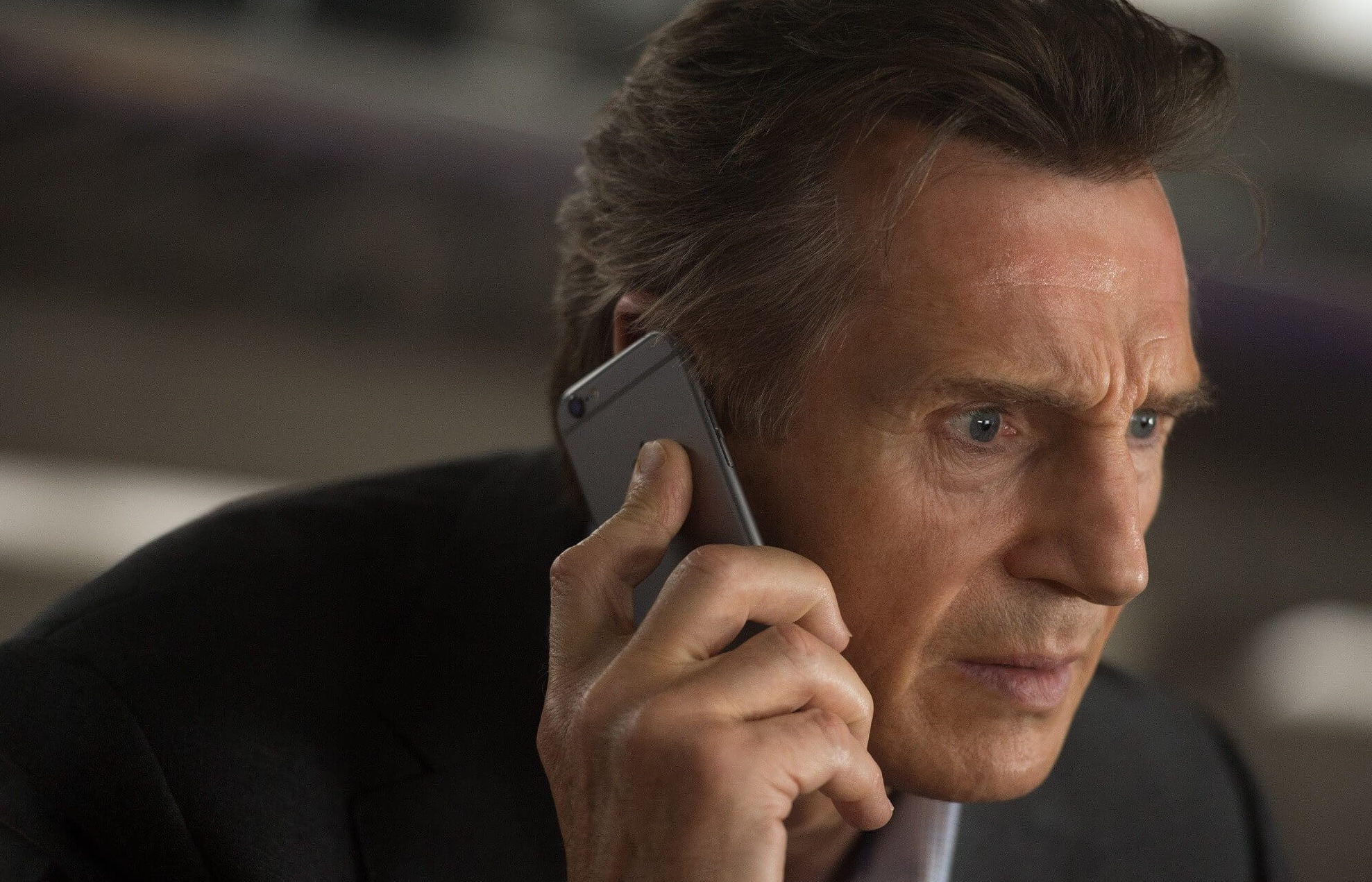 Apple não permite que vilões usem iPhone em filmes, diz diretor Rian Johnson de Entre Facas e Segredos