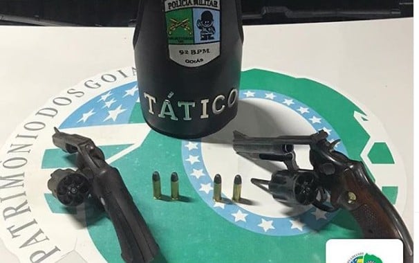 Homem é preso e adolescente apreendido suspeitos de homicídio, em Goiânia