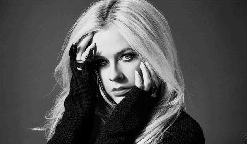 Avril Lavigne cancela show na Suíça por causa do coronavírus