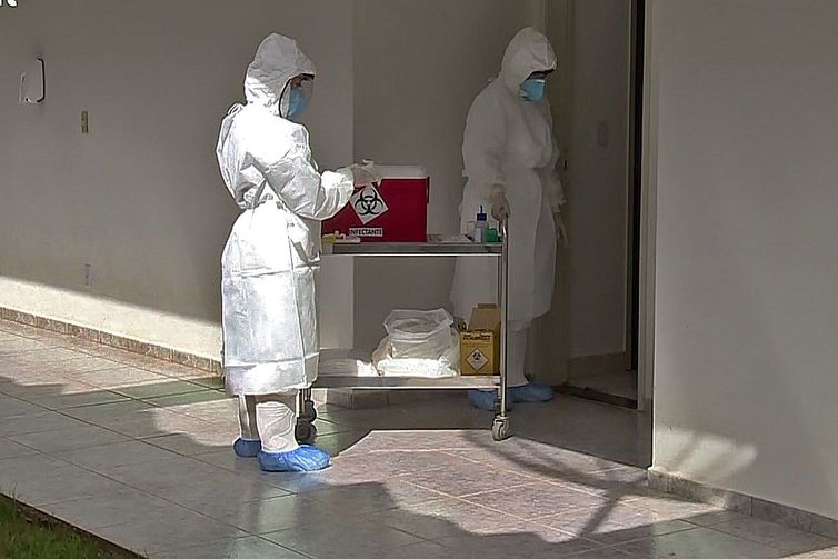 O número de mortes por coronavírus no Brasil chegou a 111 neste sábado (28). País já tem 3,9 mil casos confirmados (Foto: Warley de Andrade/TV Brasil)