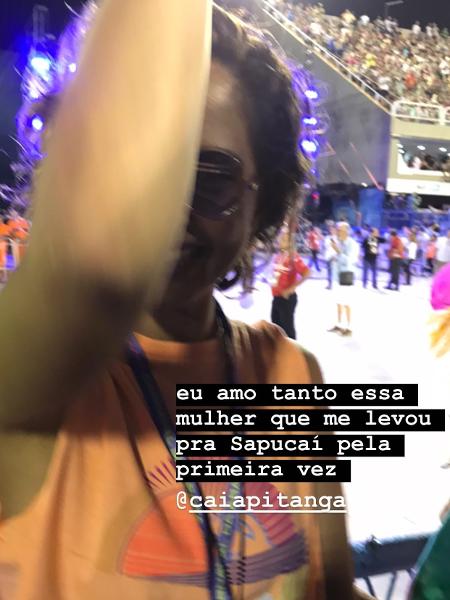 Camila Pitanga ganha declaração da namorada na Sapucaí