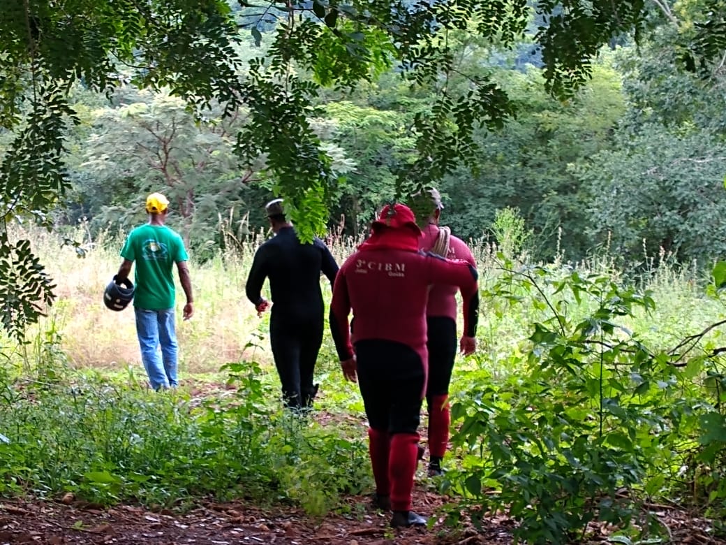 Bombeiros encontram corpo de pescador que estava desaparecido há dois dias, no rio Claro, em Jataí (Foto: Divulgação/Bombeiros)
