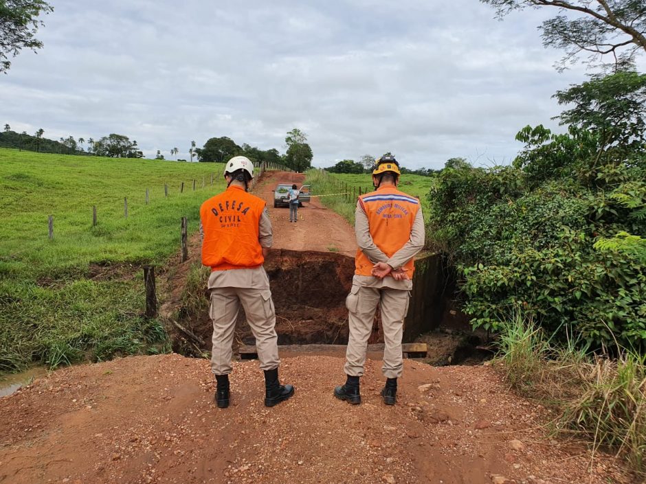 Chuva derruba ponte na zona rural de Morrinhos