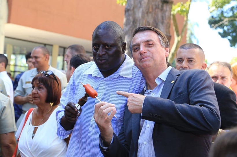 Bolsonaro diz que deputado negro deu uma 'queimadinha'