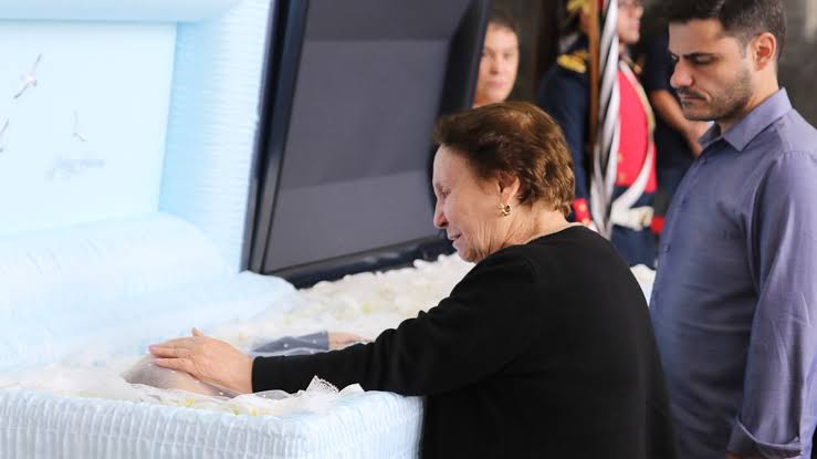 Mãe de Gugu diz que nunca vai perdoar a esposa do apresentador